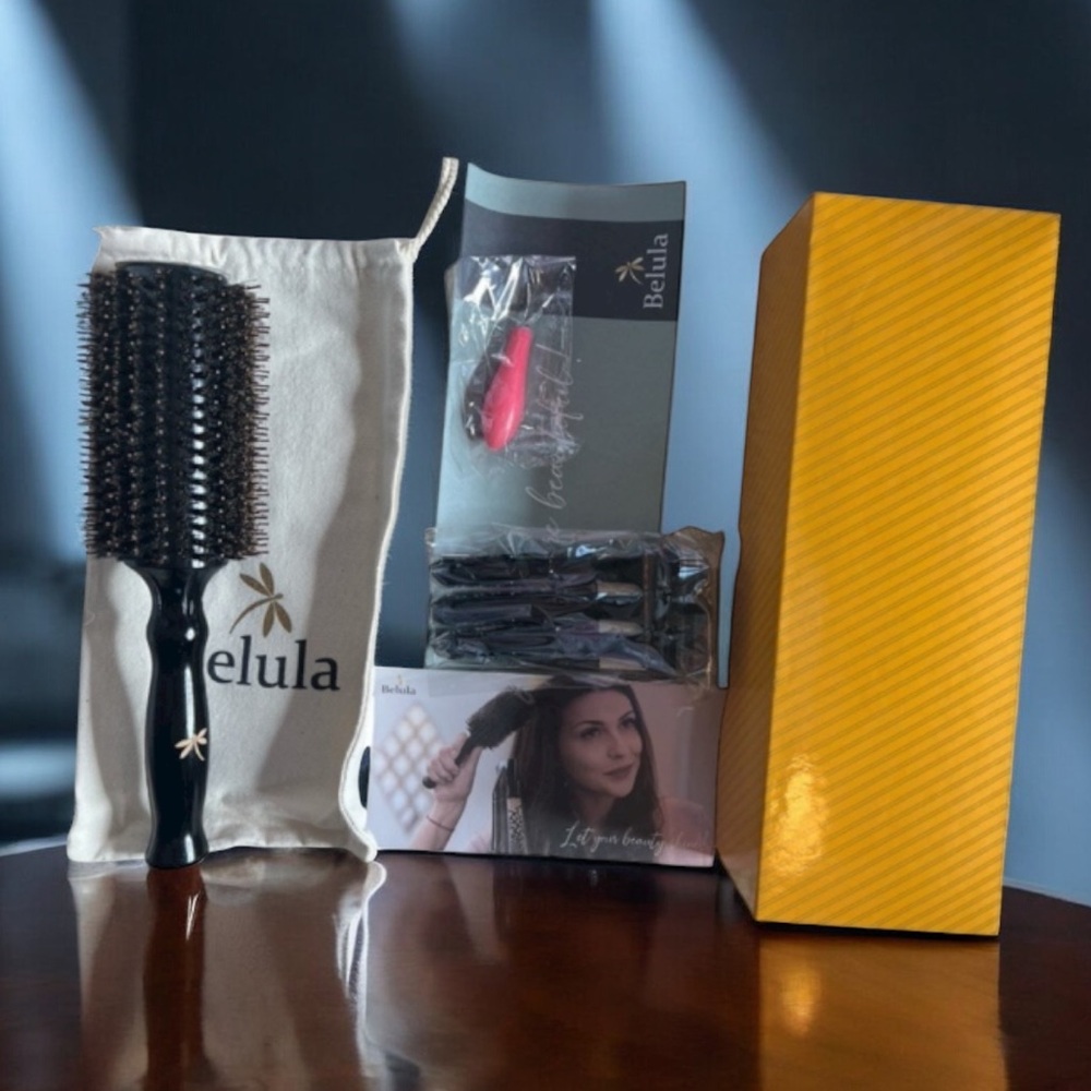 Belula Round Hair Brush Set w/ Clips & Travel Bag – New‎ in Box